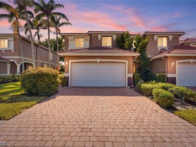 9829 Roundstone Cir