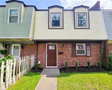 5815 E Hastings Arch