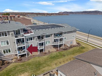 1215 N Lakeshore Dr Unit 205