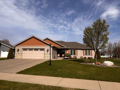 5723 Glenview Ln