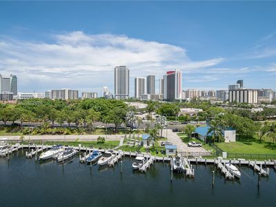 200 Diplomat Pkwy APT 830