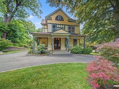 76 Hillside Ave