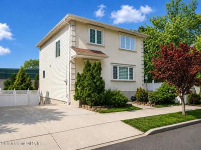 6 Raymond Pl