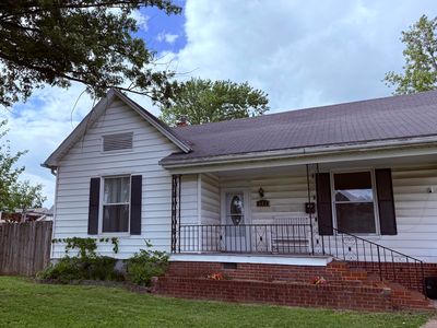 927 E Promenade St