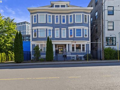 1714 NW Couch St APT 1