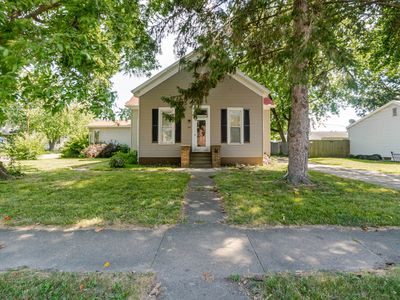 Property at 105 7th St, Lincoln, IL
