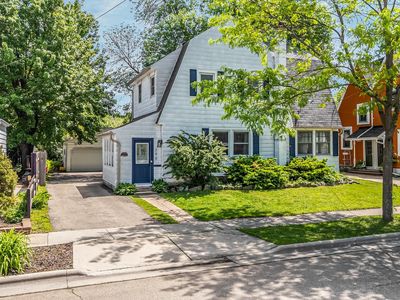 390 Elm St