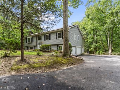 23117 Crestwood Ln