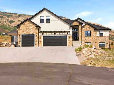838 E Mountain Rd