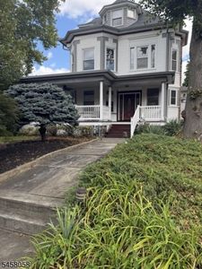 941 Edgewater Ave