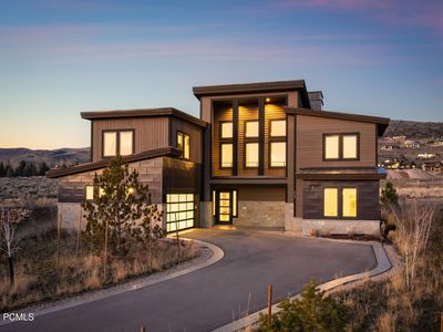 1747 E Thompson Peak Cir