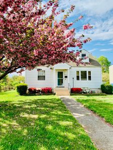 2626 Dorchester Dr NW