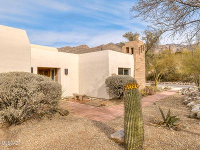 6141 N Camino Esquina