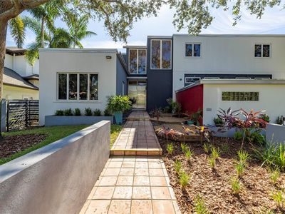 838 Monterey Blvd NE