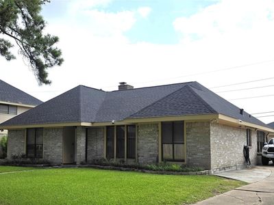 8827 Woodleigh Dr