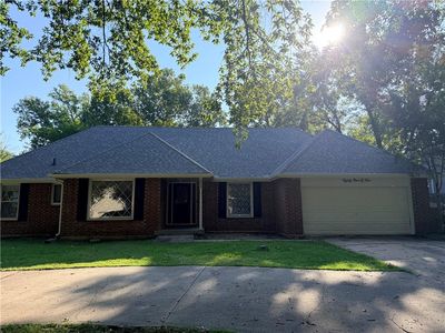 8905 Lamar Ave