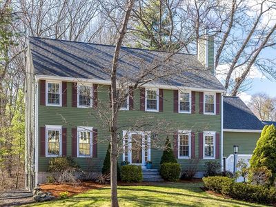 36 Lindsay Ln