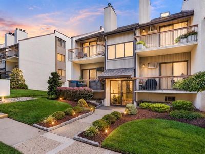 102 W Ridge Mews