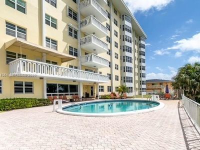2500 NE 48th Ln APT 806