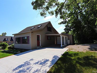 Property at 412 E Shore Dr, Whitmore Lake, MI