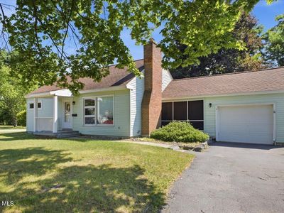 6 Carlton Drive