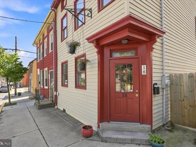 18 S 4th St