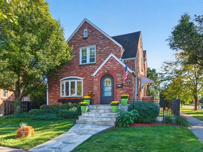 1005 Woodlawn Ave