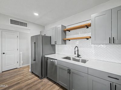 1423 W 6TH Street