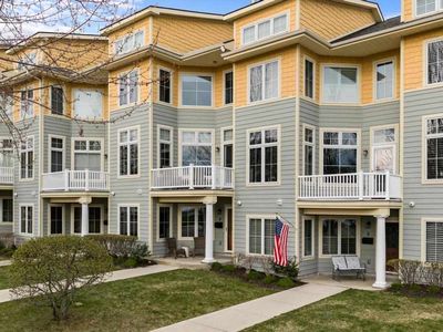 200 W Lake St Suite 4