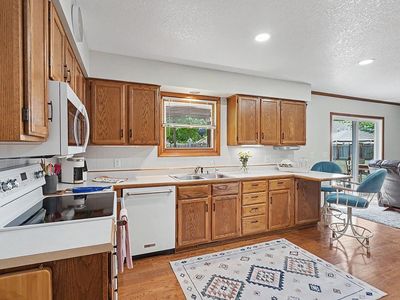2925 Iris Ct
