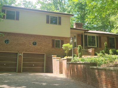 902 White Oak Dr