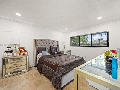 917 NE 199th St APT 204