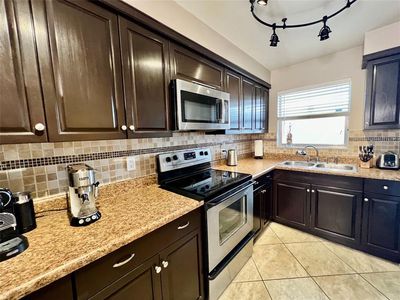 160 NE 8th Avenue #1b