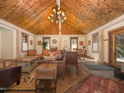 133 East EISENHOWER Drive