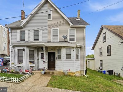 Property at 909 Pine St, Darby, PA