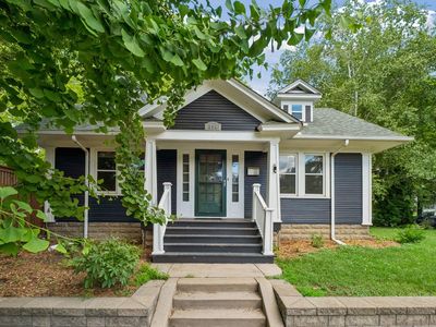 358 Cretin Ave S