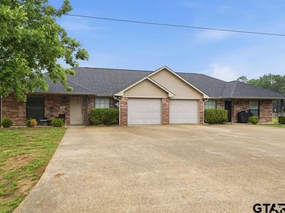 13330/13332 Country Meadow Ln