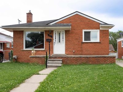 Property at 735 Detroit Ave, Lincoln Park, MI