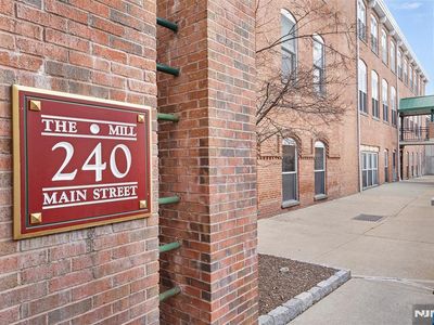 240 Main St APT 205