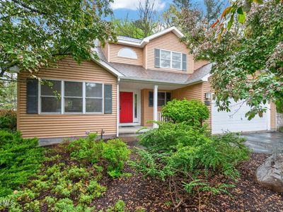 Property at 107 Fox Run Drive, Schenectady, NY