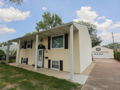 2136 S Oldgate Rd