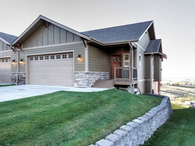 6537 Macarthur Dr