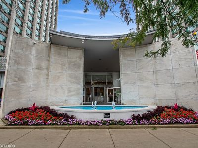 3600 N Lake Shore Dr APT 803