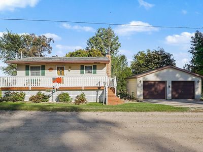 2372 Lakeview Dr