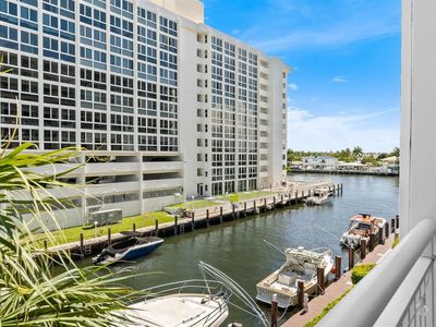 3100 NE 48th St #304