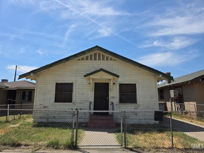 Property at 2225 O St, Bakersfield, CA