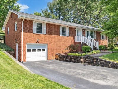 6737 Stonington Rd