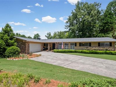 Property at 2730 Fontainebleau Dr, Dunwoody, GA