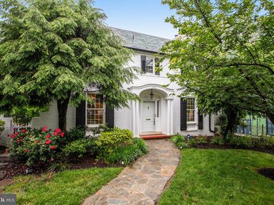 2739 Chesapeake St NW