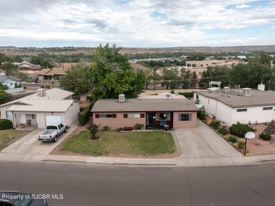 2803 E Edgecliff Dr